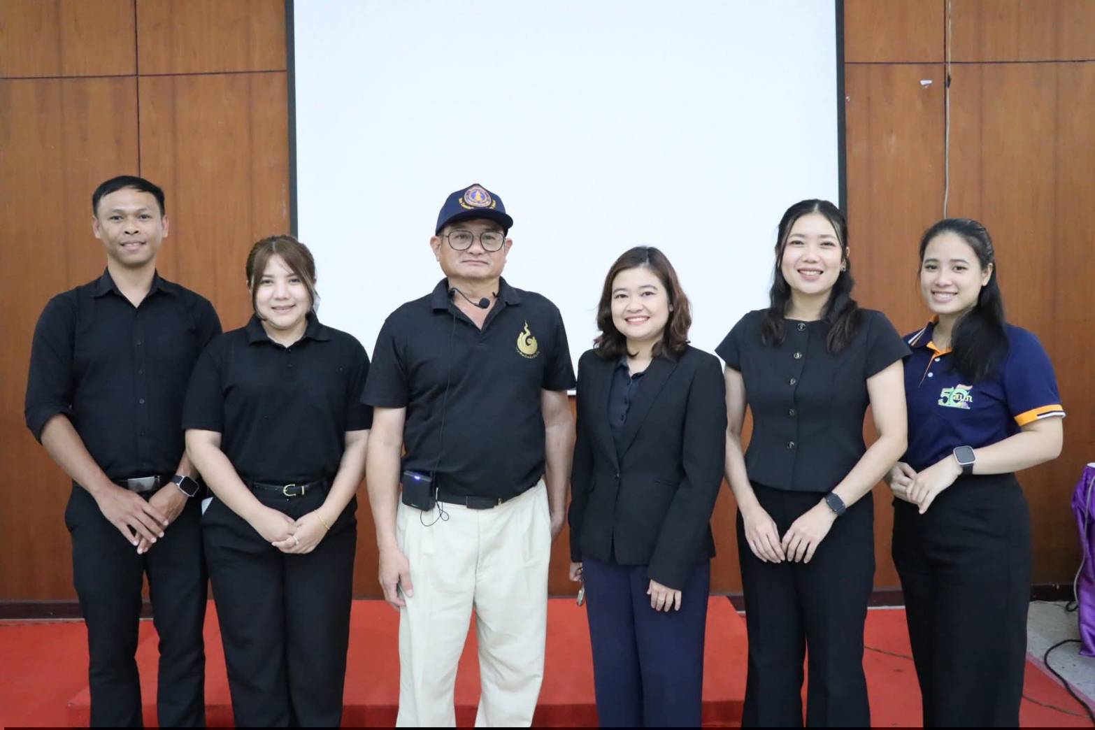 title - ผู้อำนวยการกลุ่มฝึกอบรมและการพัฒนาผลิตภัณฑ์ (ศพส.) ได้รับเชิญเป็นผู้บรรยายพิเศษ  ให้แก่ ข้าราชการใหม่ รุ่นที่ 10 หลักสูตร ต้นกล้าข้าราชการ ประจำปีงบประมาณ พ.ศ. 2569 ณ ห้องประชุมอาคาร 100 ปี ศูนย์ส่งเสริมและพัฒนาอาชีพเสริมนอกภาคการเกษตร